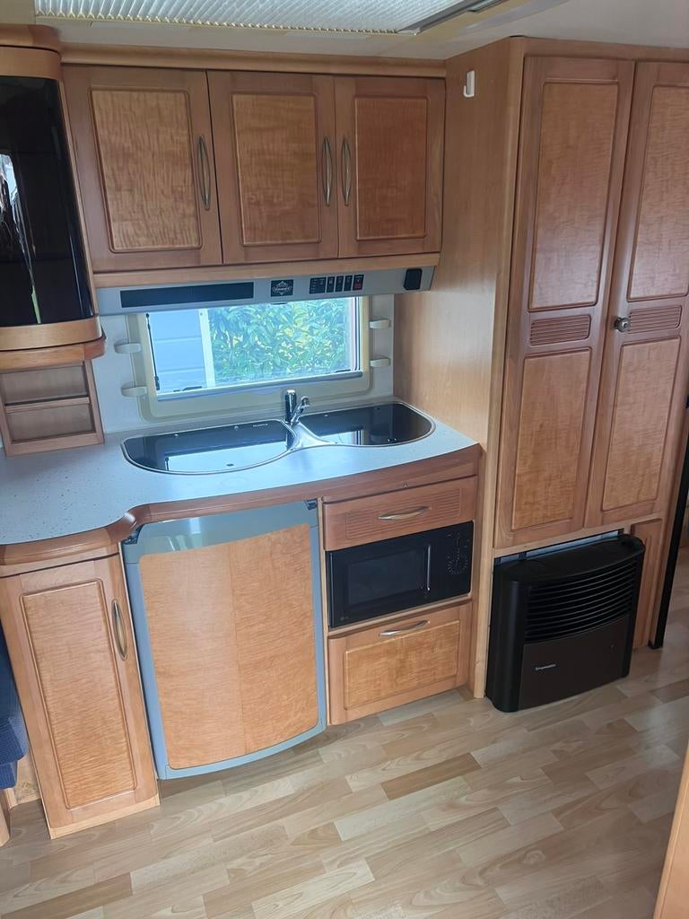 Hobby Exclusive 560 UFF caravan (2003)evt met seizoensplaats, Rondzit, Hobby, Ringverwarming, Particulier