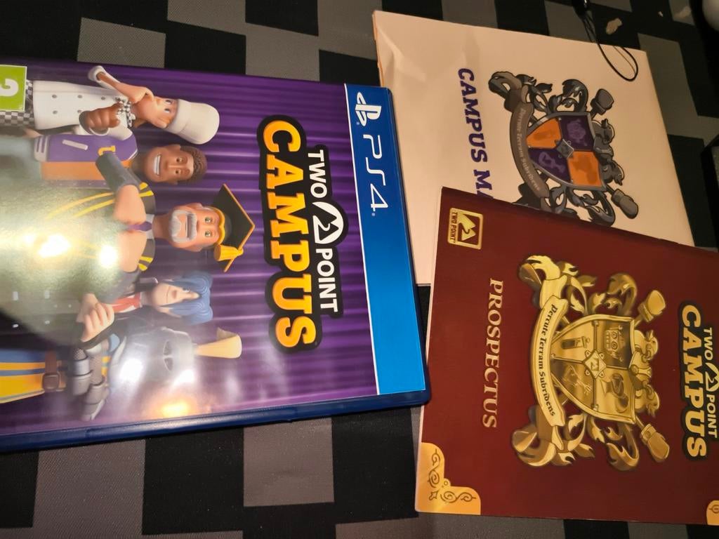 Two Point Campus Enrollment PS4, 1 speler, Ophalen of Verzenden, Zo goed als nieuw, Vanaf 3 jaar