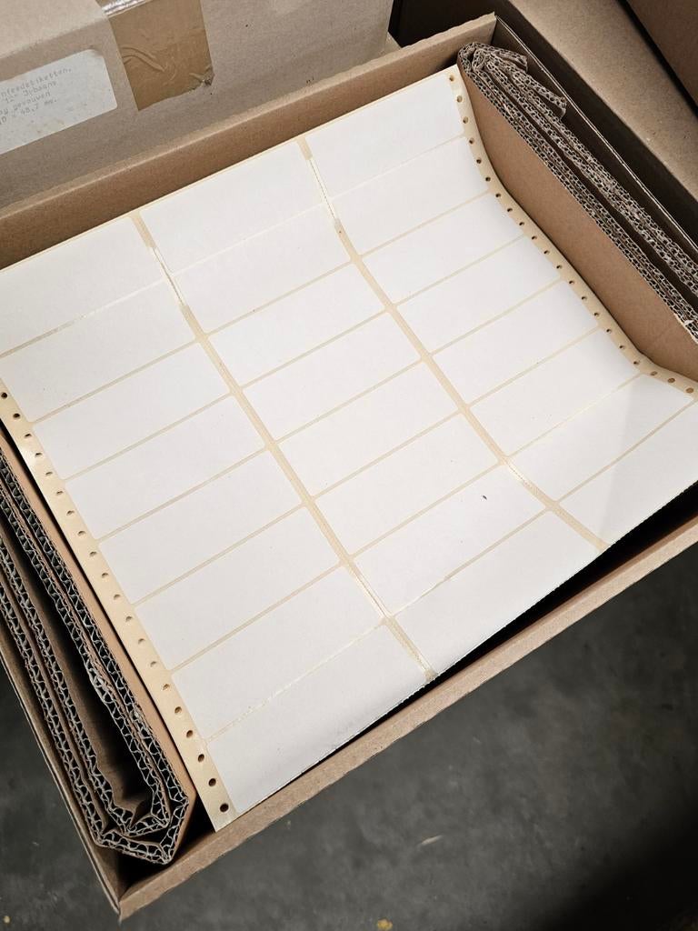 12.000 stickers op zizagvellen, labels, Ophalen of Verzenden, Nieuw