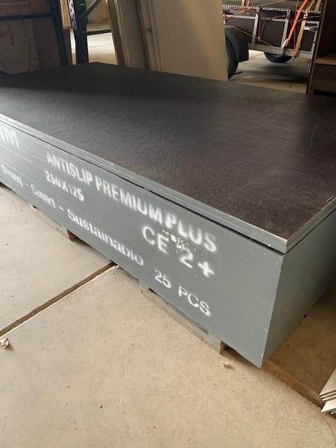 HARDHOUT ANTI-SLIP BETONPLEX 18 MM 125X250 € 69,99 P/ST, Doe-het-zelf en Verbouw, Platen en Panelen, Ophalen, Nieuw, Betonplex