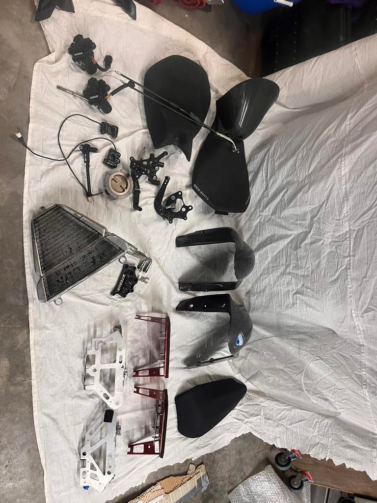 Grote partij (race) onderdelen 1098 en panigale, Ophalen