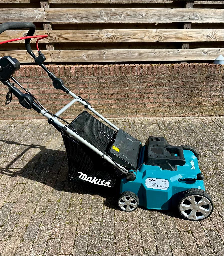 Makita Verticuteermachine, Ophalen, Gebruikt, Elektrisch, Makita
