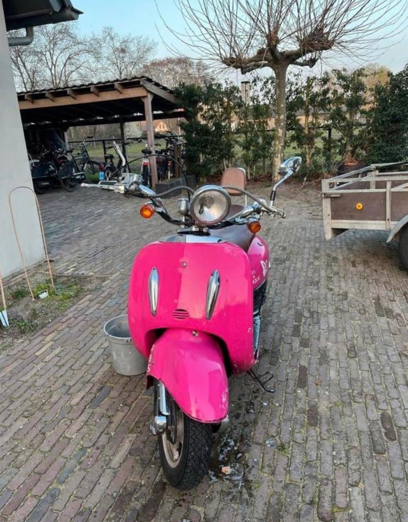 Roze scooter blauw kenteken, Ophalen, Gebruikt, Benzine, Overige merken