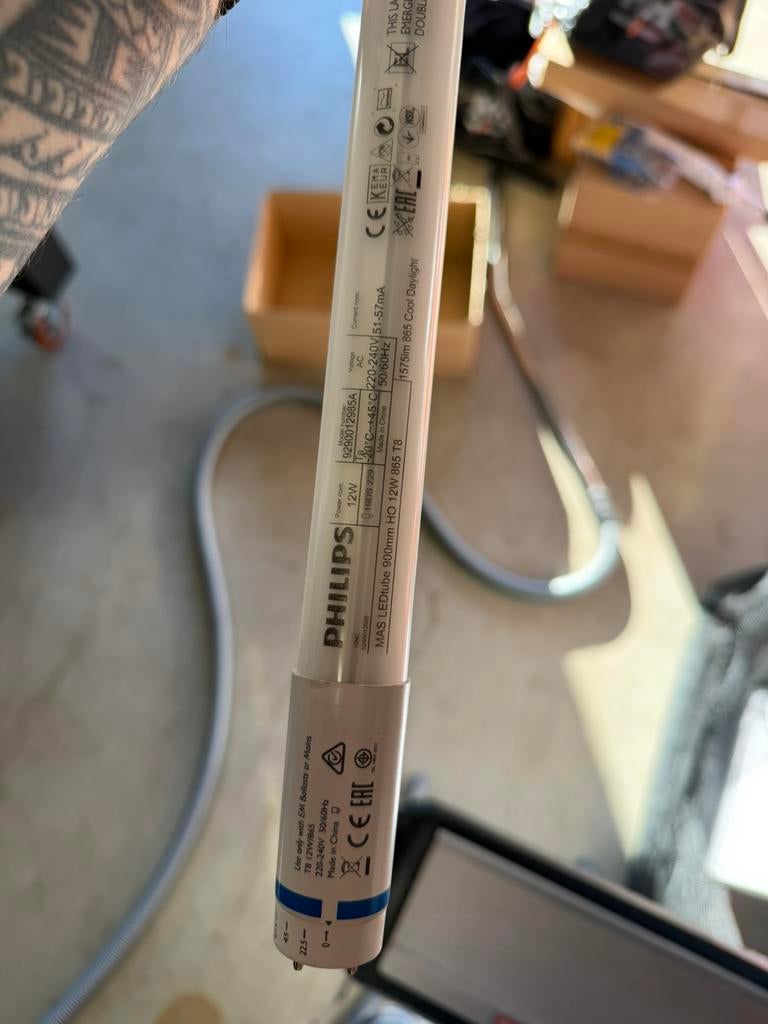 100 Philips LED TL buis 90 cm | 6500K (865) | T8 (G13) | 12W, Doe-het-zelf en Verbouw, Bouwverlichting, Ophalen, Zo goed als nieuw