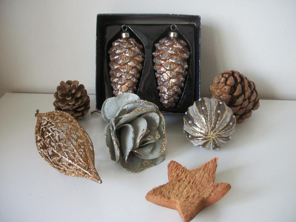 10 Kerst Decoratie Bloem Dennenappel Draad Kegel Roos - zgan, Ophalen of Verzenden, Zo goed als nieuw