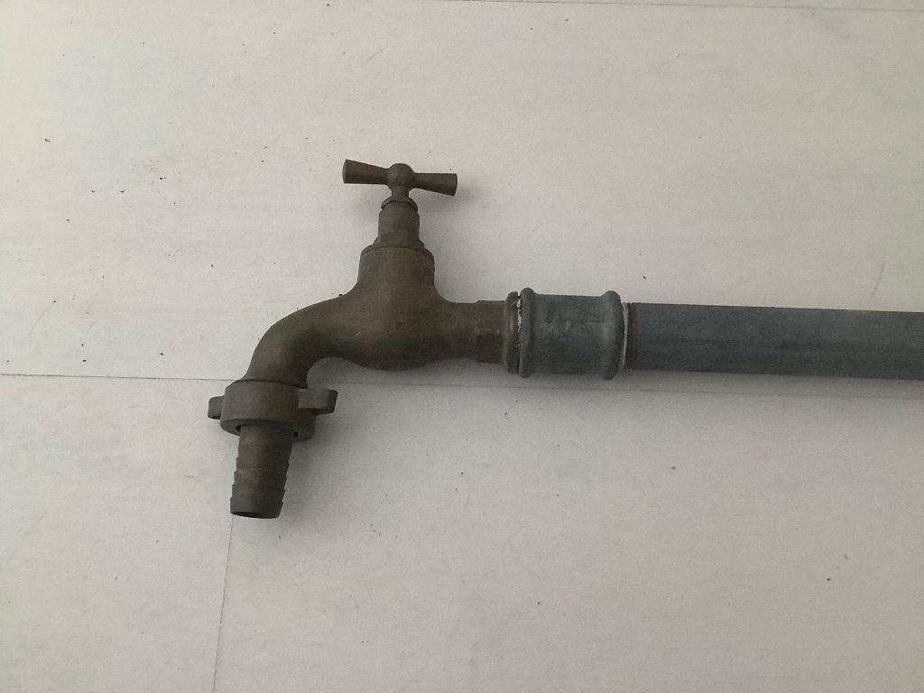 Oude bronzen kraan, Antiek en Kunst, Ophalen of Verzenden, Brons