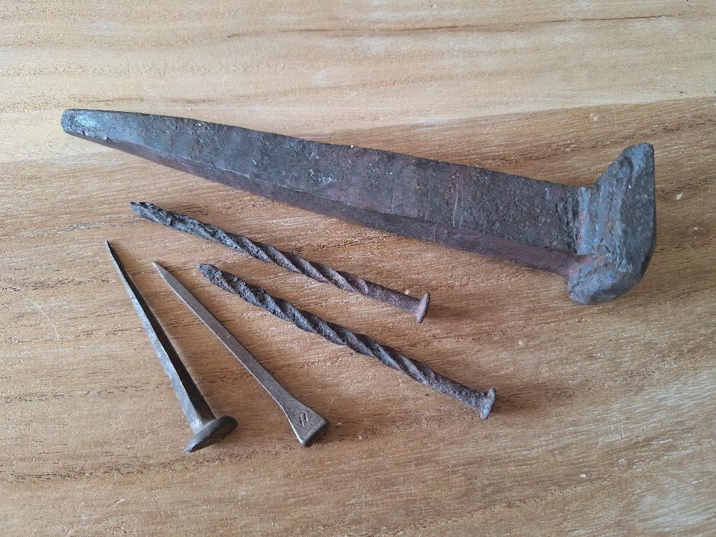 Vintage verzameling antieke smeedijzeren spijkers 5 stuks, Ophalen