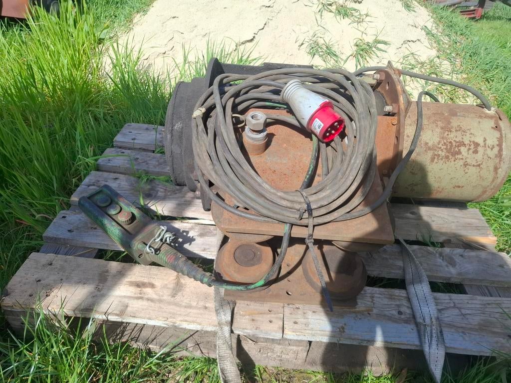 Takel 2000kg - Elektrische Lier met Afstandsbediening, Doe-het-zelf en Verbouw, Lieren en Takels, Ophalen, Gebruikt, Elektrisch