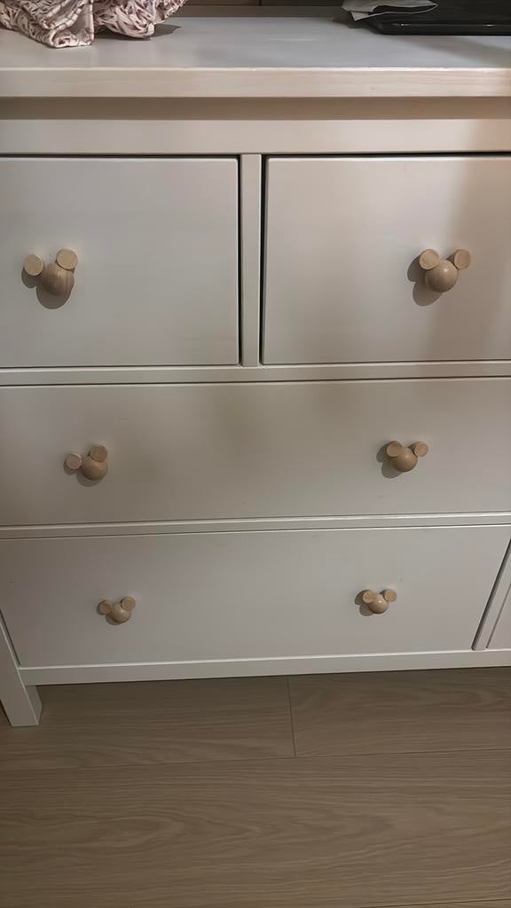 Knopjes Hemnes kast ( Mickey Mouse 12 stuks), Ophalen of Verzenden, Zo goed als nieuw, 25 tot 50 cm, Minder dan 100 cm