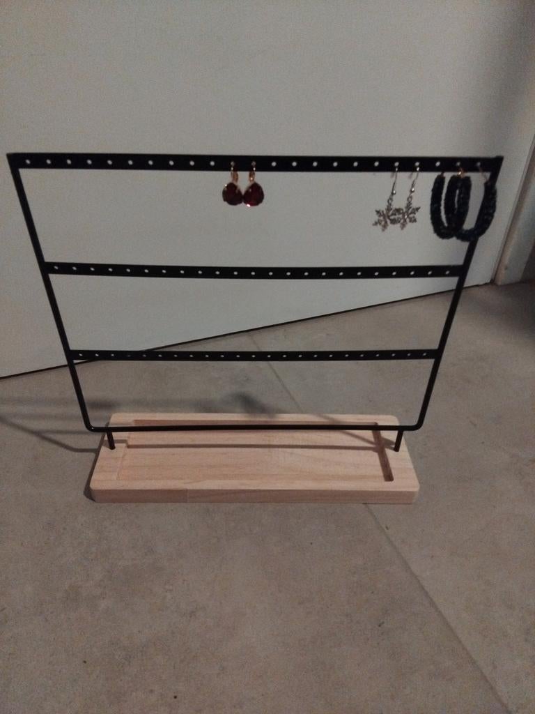 Oorbellen rekje inclusief 3 paar oorbellen prijs 5, Ophalen of Verzenden