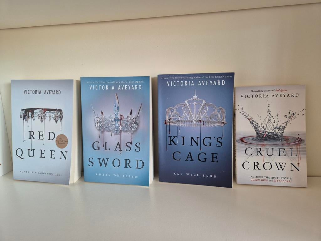 Red Queen serie - Victoria Aveyard (4 boeken), Boeken, Fantasy, Zo goed als nieuw, Ophalen of Verzenden