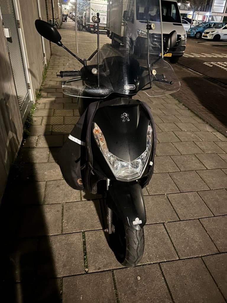 Peugeot Kisbee 4T Scooter - Zwart, Goede Staat, Fietsen en Brommers, Brommeronderdelen | Scooters, Zo goed als nieuw, Peugeot