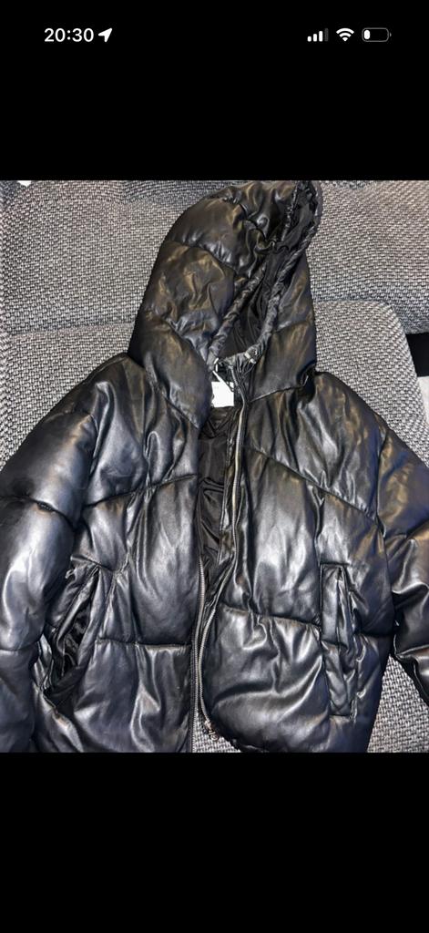 Bershka winterjas zwart lak maat M, Ophalen of Verzenden, Gedragen, Maat 38/40 (M), Zwart