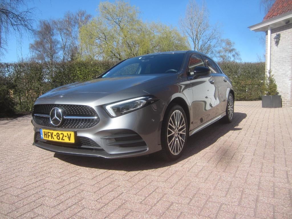 Mercedes-Benz A-Klasse A 250e AMG 218pk 8G-DCT 2020 Grijs, Auto's, Mercedes-Benz, 4 cilinders, 1600 kg, 1332 cc, USB