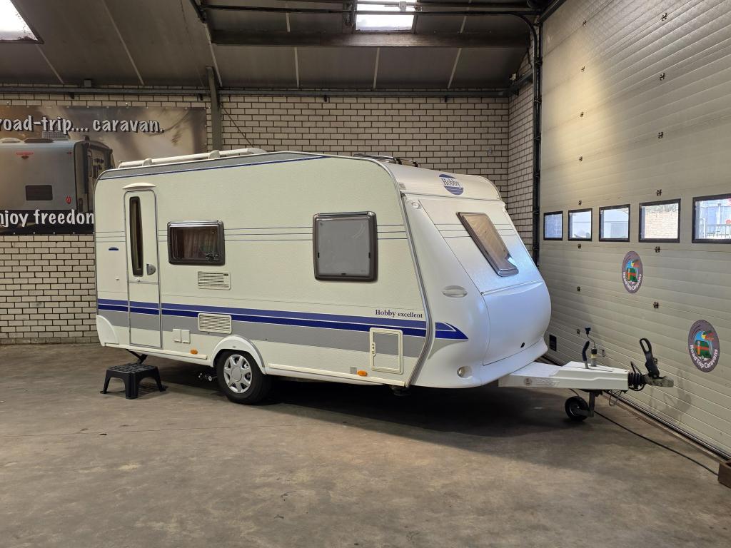 Hobby Excellent 410 SFE / Frans bed / Voortent / Mover, Caravans en Kamperen, Caravans, Schokbreker, Hobby, Bedrijf, Treinzit