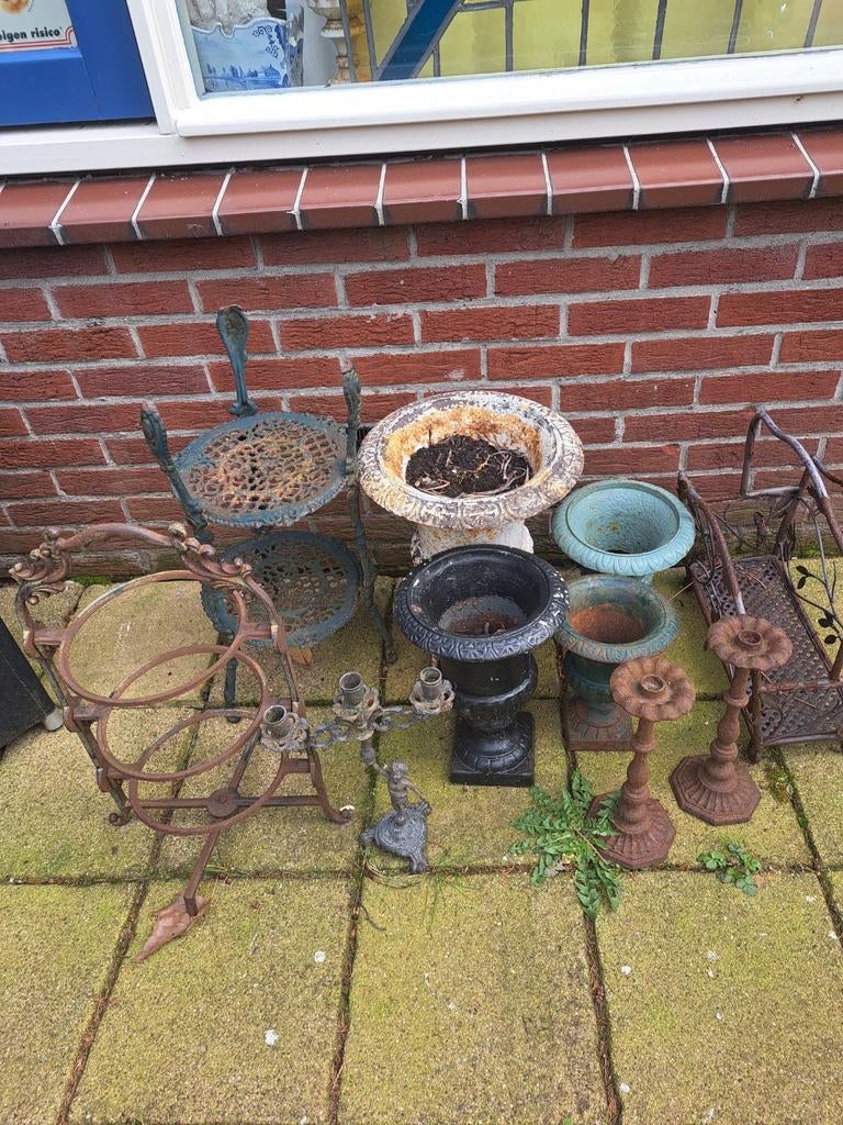 Diverse gietijzeren tuinornamenten en meubilair, Antiek en Kunst, Ophalen of Verzenden