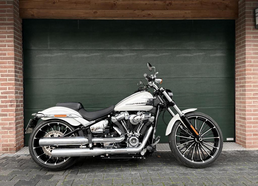HARLEY DAVIDSON BREAKOUT 117 - 5 HD 4549 km 6/24 BTW MOTOR
