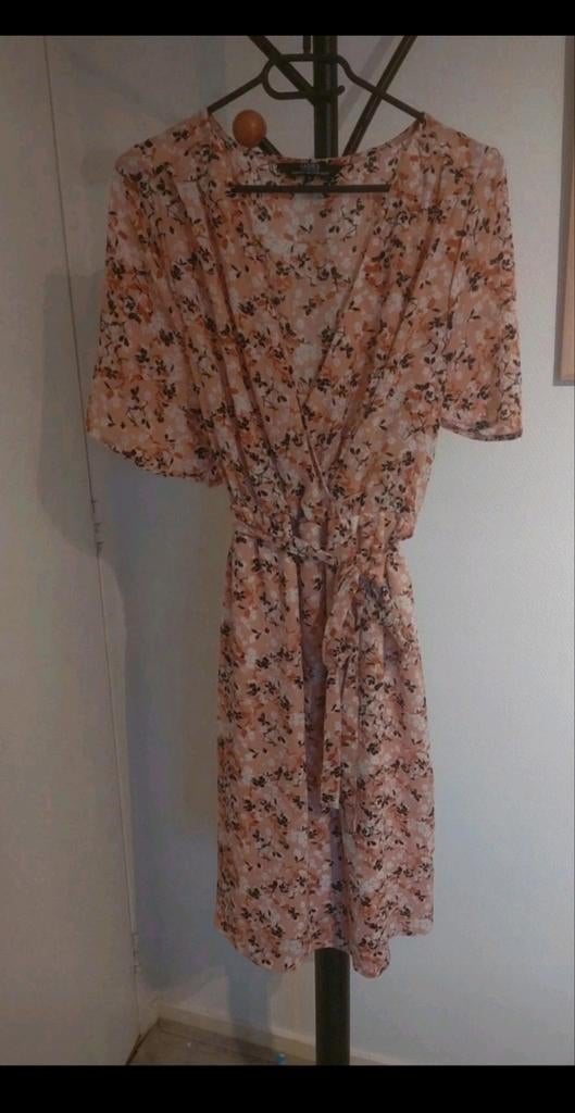 Bloemen jurk, Kleding | Dames, Jumpsuits, Ophalen of Verzenden, Zo goed als nieuw, Maat 38/40 (M), Roze