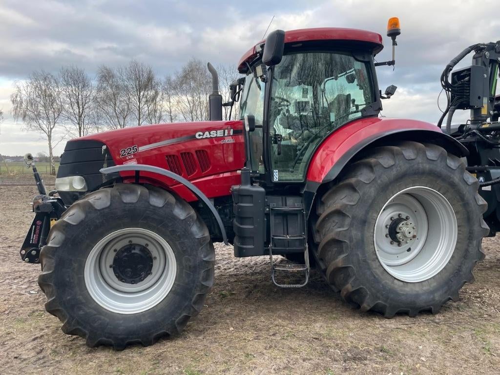 tractorchauffeur met tractor 120 en of 225 pk biedt zich aan, Variabele uren, MBO, Vanaf 5 jaar, Freelance of Uitzendbasis