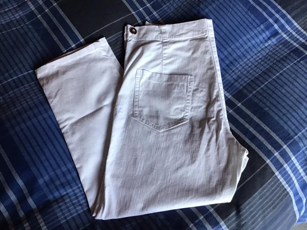 Witte 3/4 broek maat 40. Capri., Kleding | Dames, Wit, Enjoy, Ophalen of Verzenden, Zo goed als nieuw