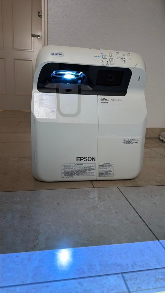 Epson beamer EB-685wi, Audio, Tv en Foto, Beamers, Ophalen, Epson, Zo goed als nieuw, LCD
