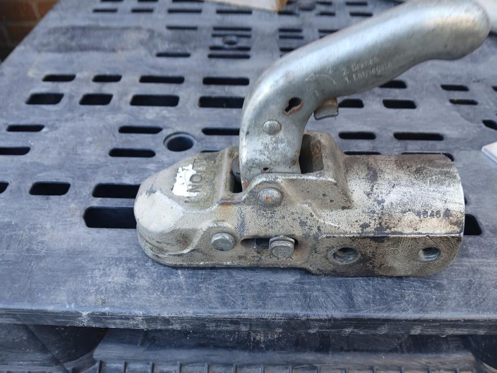 Knott aanhanger koppeling, Ophalen