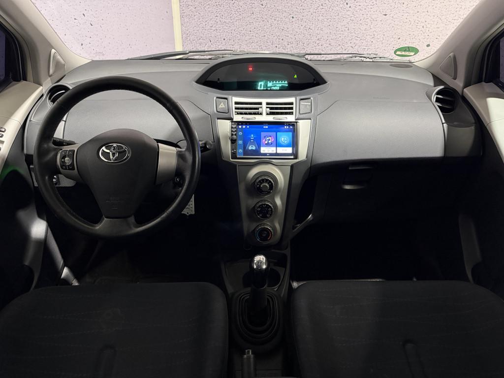 Toyota Yaris 1.3 VVTi Sol // AIRCO // CARPLAY // CAMERA, Stof, Zwart, 4 cilinders, 995 kg