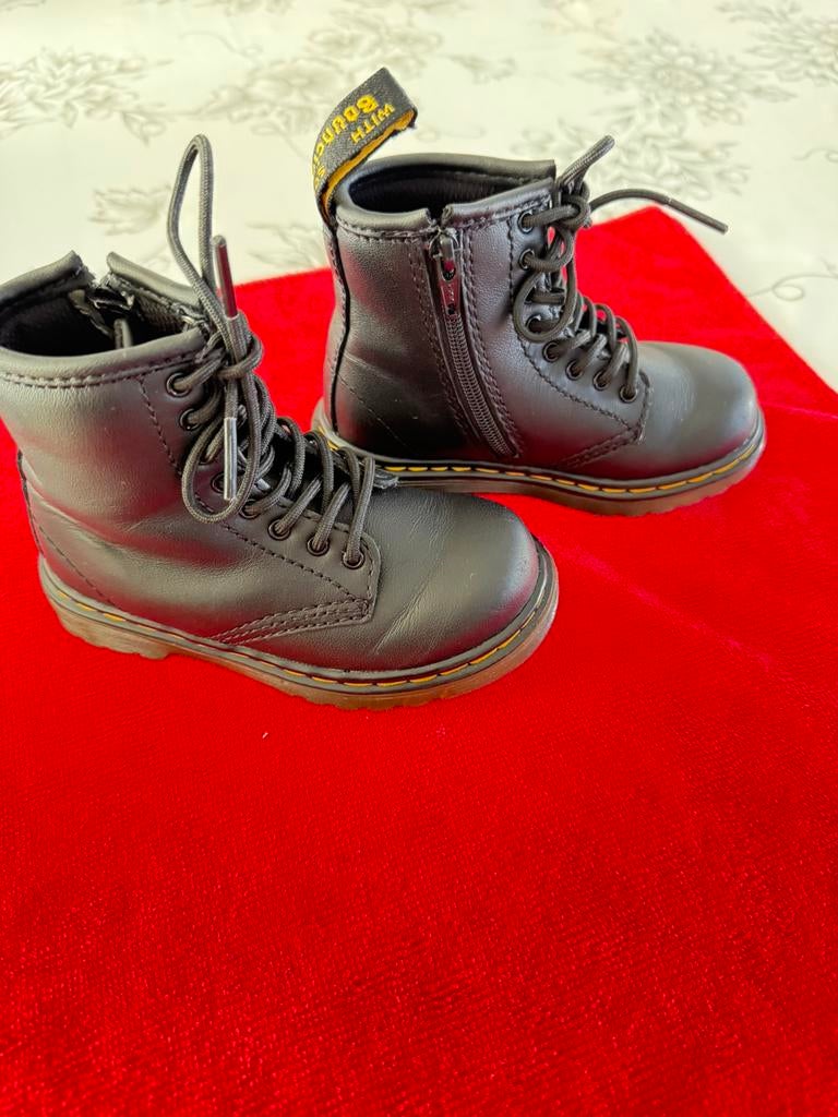 Dr. Martens kinderschoenen maat 22 - bijna nieuw, Kinderen en Baby's, Kinderkleding | Schoenen en Sokken, Ophalen of Verzenden