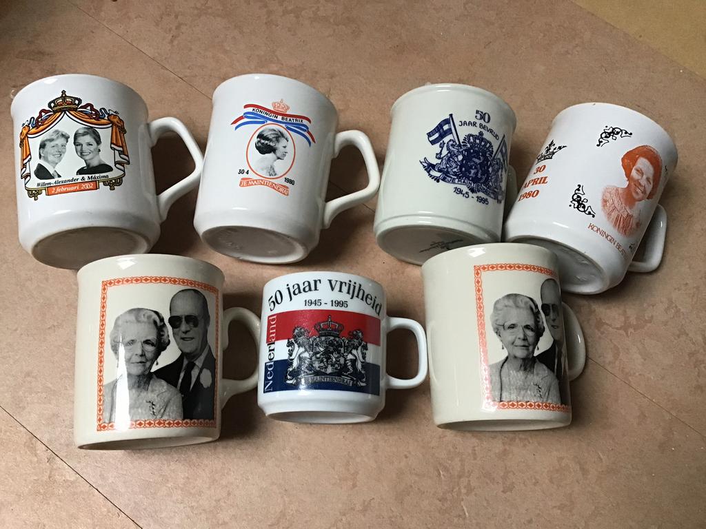 Koningshuis mokken en glazen 16 stuks, Verzamelen, Koninklijk Huis en Royalty, Ophalen of Verzenden, Zo goed als nieuw, Overige typen