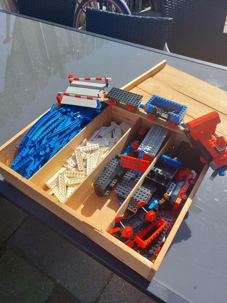 Lego trein met rails en wagons - complete set, Kinderen en Baby's, Speelgoed | Duplo en Lego, Ophalen, Gebruikt, Overige thema's