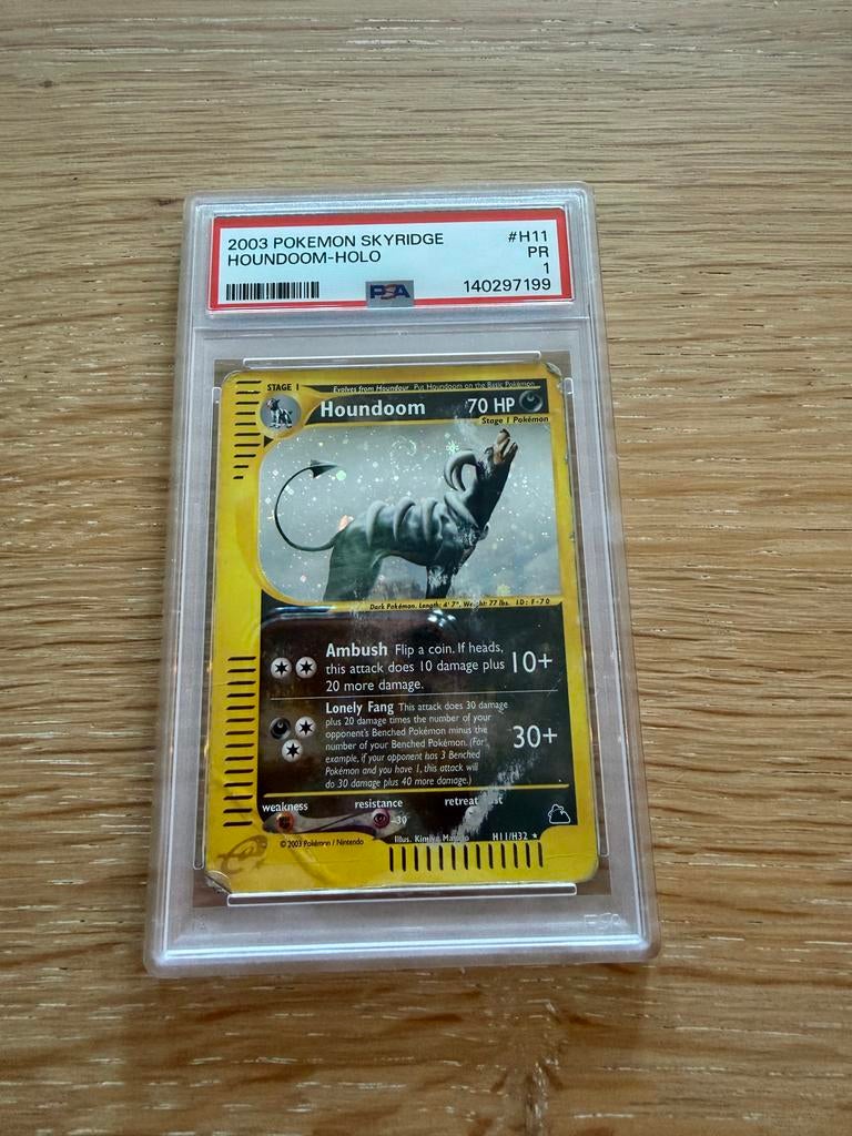 2003 Pokémon Skyridge Houndoom H11/H32 PSA 1, Hobby en Vrije tijd, Verzamelkaartspellen | Pokémon, Ophalen of Verzenden, Gebruikt