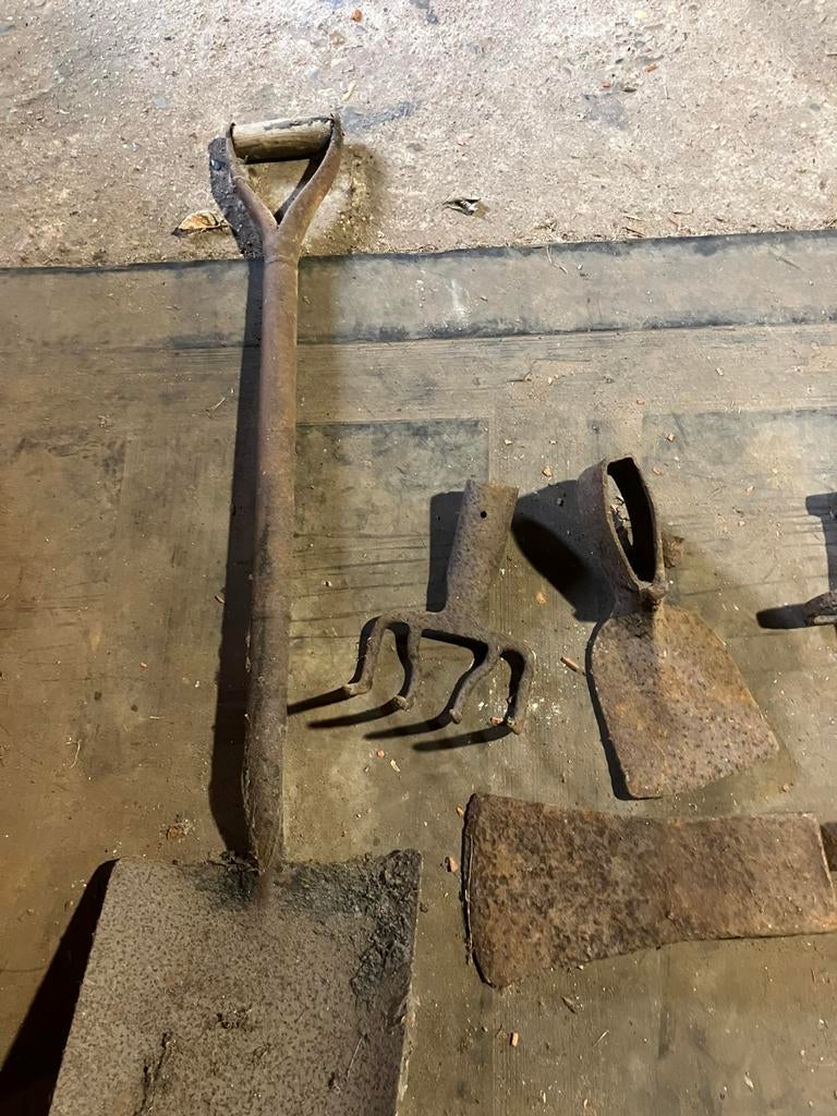 Boeren gereedschap en drukveren, Ophalen