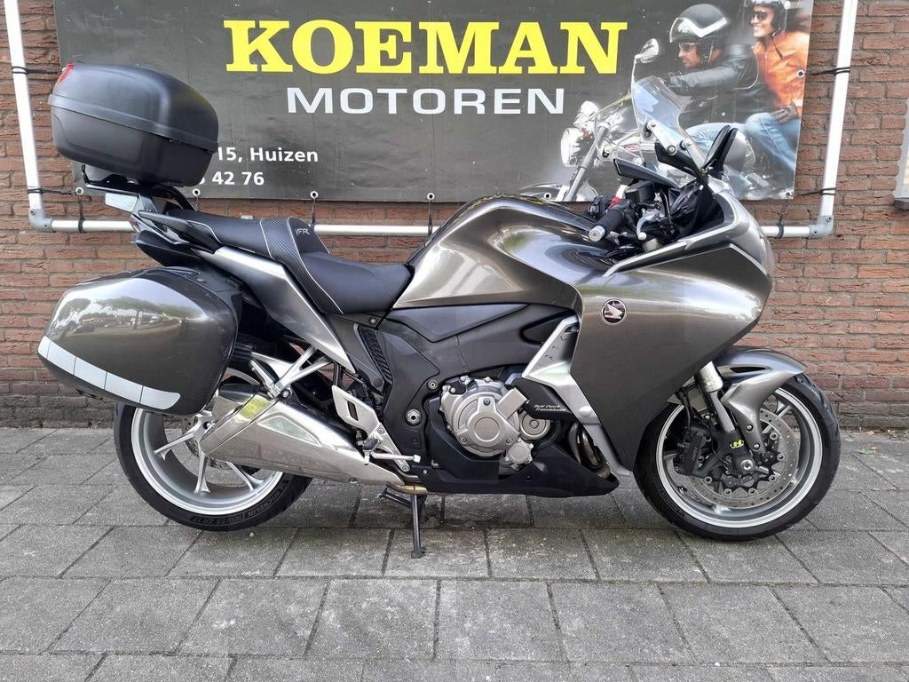 *VERKOCHT* HONDA VFR 1200 F DCT C-ABS (bj 2013) VFR1200 tops, HONDA, 4 cilinders, Motorrijbewijs A, Onbekend