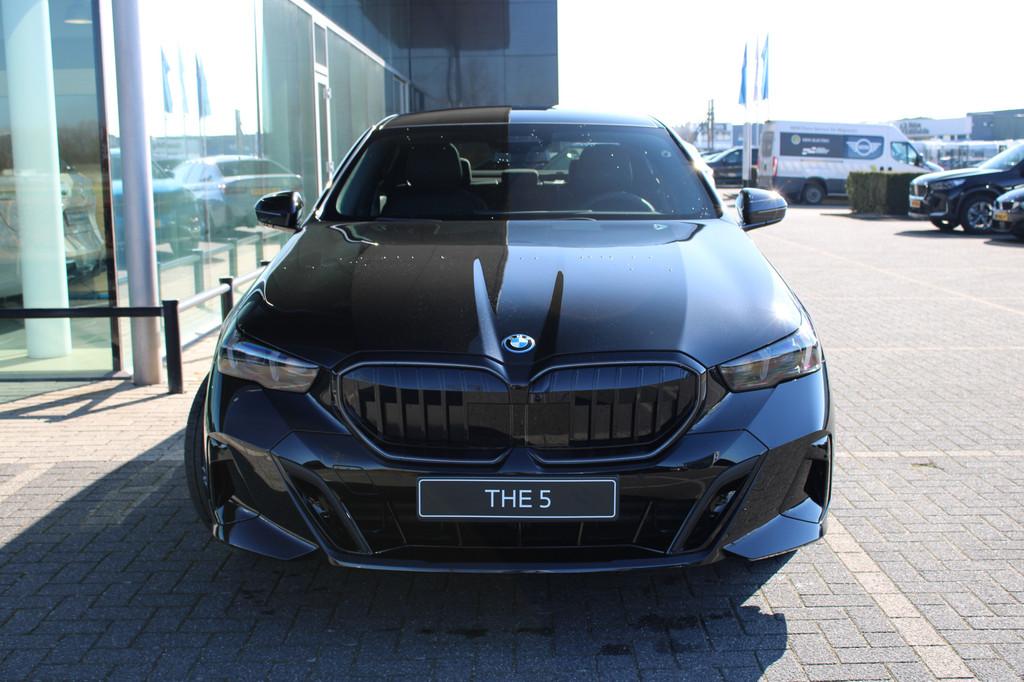 BMW 5 Serie 530e M Sport Automaat / Panoramadak / Trekhaak /, Automaat, 1998 cc, Achterwielaandrijving, Zwart