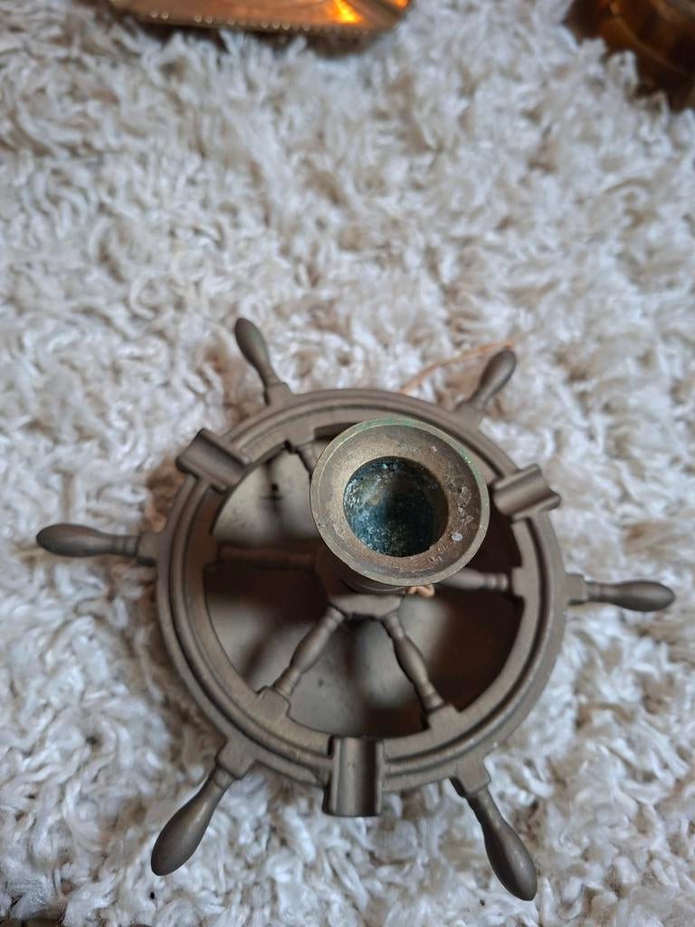 Messing scheepsroer kandelaar en ankers, Ophalen