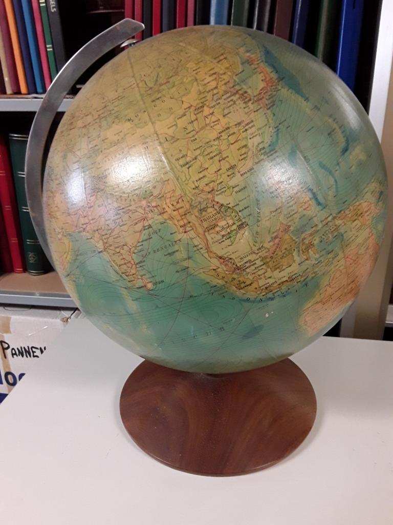 Vintage wereldbol, Ophalen