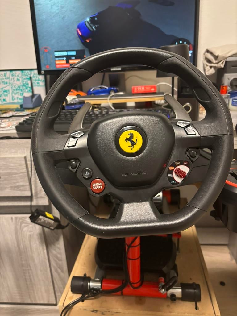 Gaming  stuur ferrari hij, Spelcomputers en Games, Spelcomputers | Xbox | Accessoires, Ophalen of Verzenden, Gebruikt, Stuurtje of Sportattribuut