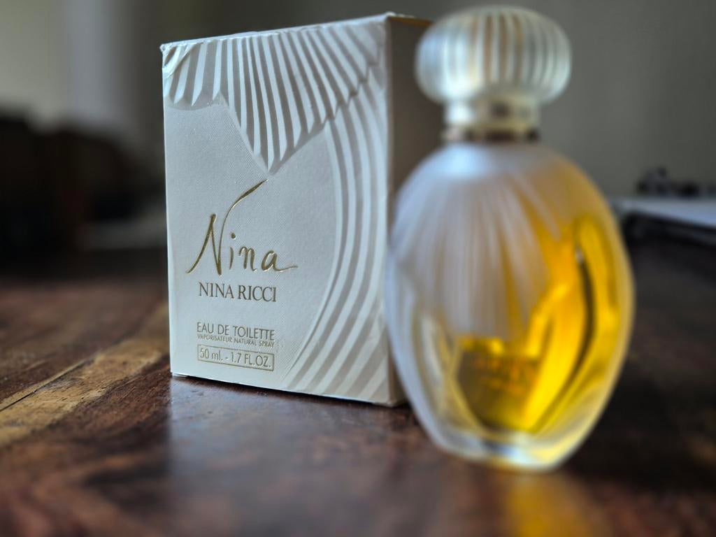 Nina Ricci, Verzenden