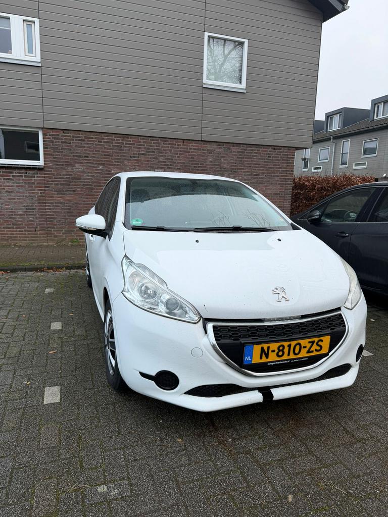 Peugeot 208 1.2 VTi (2014), Auto's, Peugeot, Voorwielaandrijving, Stof, Zwart, Wit
