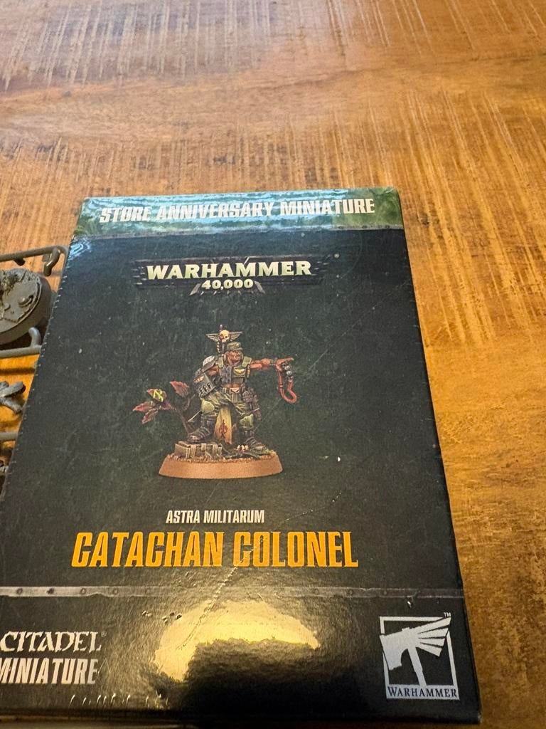 Warhammer 40000 catachan colonel, Ophalen of Verzenden, Zo goed als nieuw, Warhammer