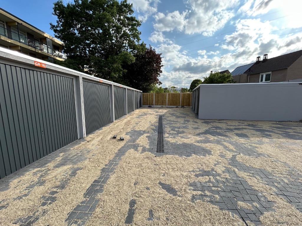 GarageBoxen  te Huur per direct! Heerlen