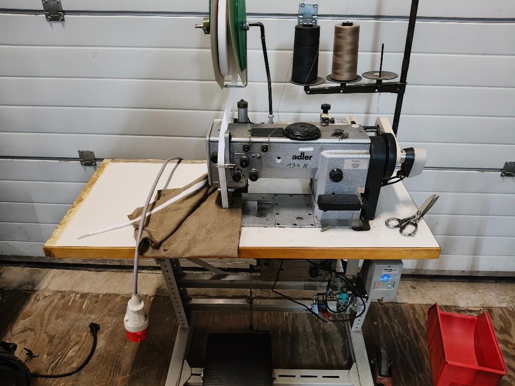 naaimachine, Hobby en Vrije tijd, Naaimachines en Toebehoren, Ophalen of Verzenden, Zo goed als nieuw, Naaimachine, Overige merken