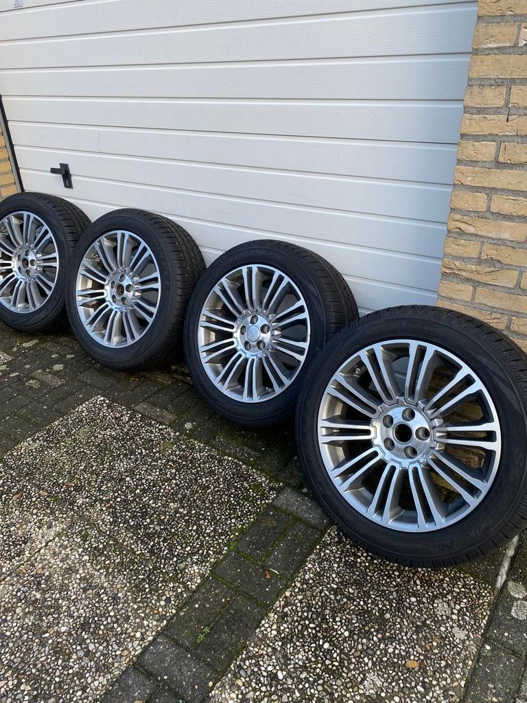 Range Rover Evoque/Disco Sport 19 inch winterwielen + BMWset, Banden en Velgen, Winterbanden, 235 mm, Ophalen