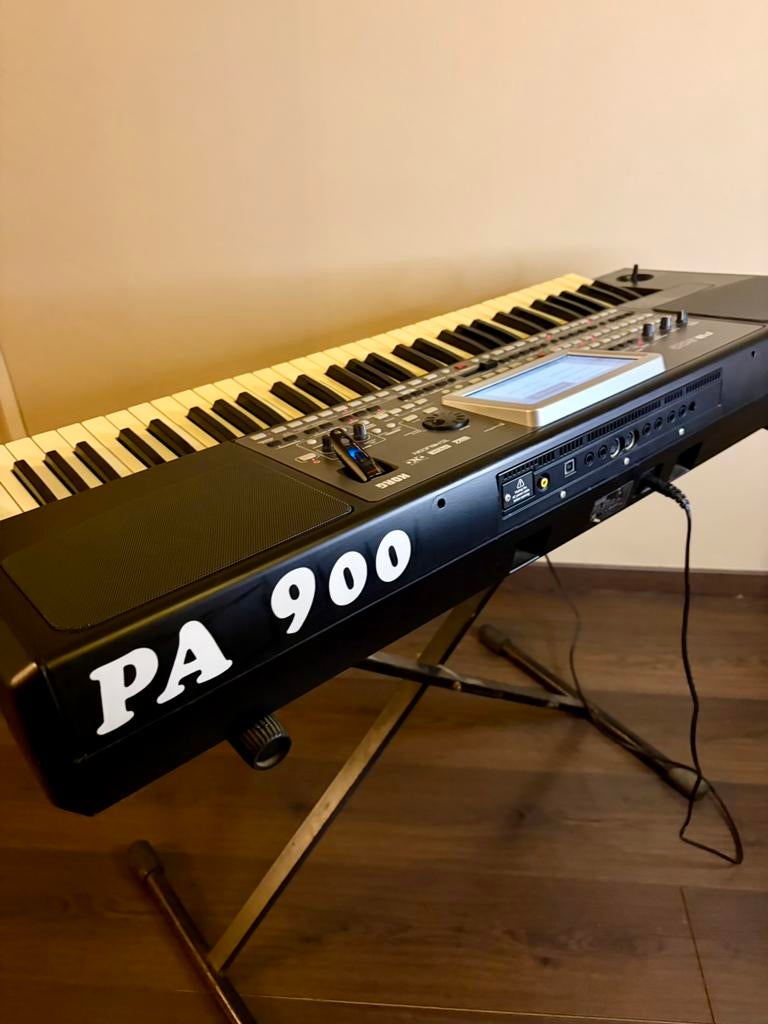 Korg PA900 + USB Stijlen + NIEUWE Microfoon -Perfecte – €950, Muziek en Instrumenten, Keyboards, Zo goed als nieuw, 61 toetsen