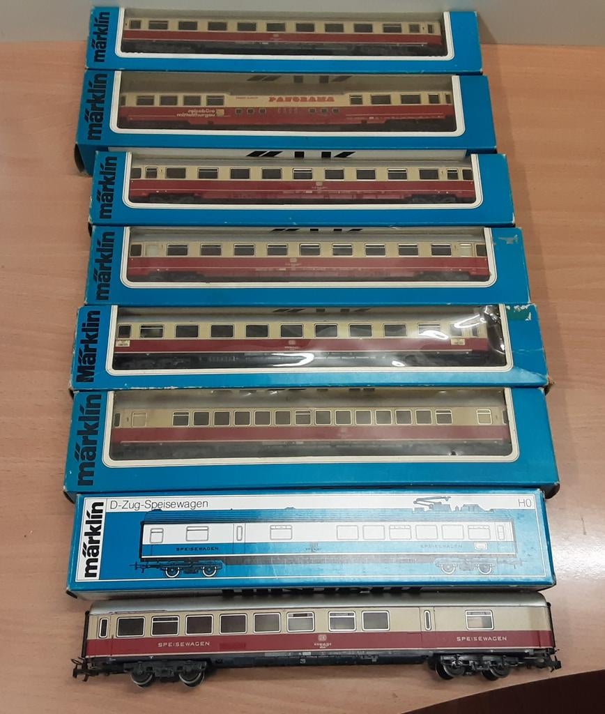 Verschillende MARKLIN TEE RIJTUIGEN ., Wisselstroom, Wagon, Ophalen of Verzenden, Zo goed als nieuw