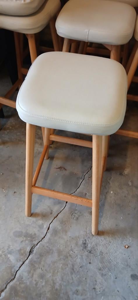 Mooie barkrukken - 2sets van 24stuks, Ophalen, Wit, Zo goed als nieuw, Vier