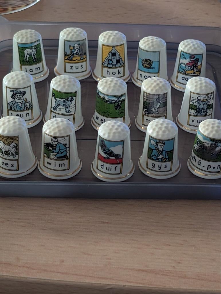 Verzameling Vingerhoedjes met Afbeeldingen, Ophalen of Verzenden, Gebruikt, Porselein, Overige typen