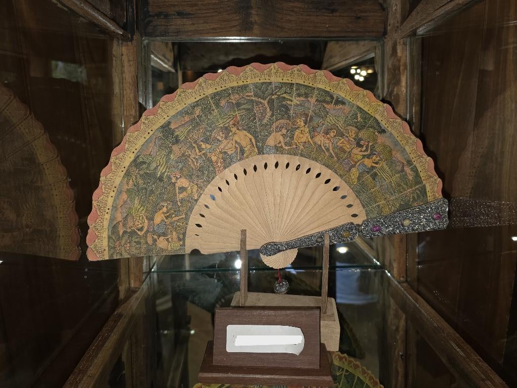 Exclusieve Balinese Luxe Waaier: Een Mythologisch Epos BP02, Verzenden