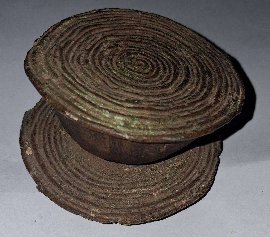 bodemvondst brons potje spiraal archeologie reis vijzel, Ophalen of Verzenden, Brons