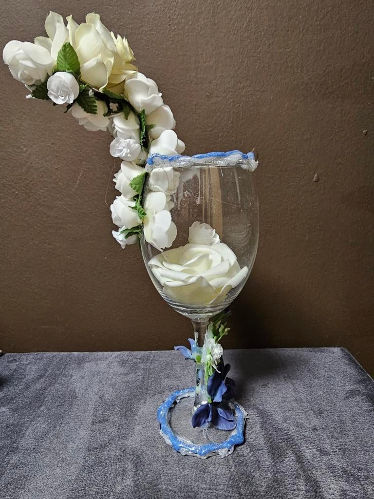 : Unieke Handgemaakte Decoratie – "Floating Roses" Wijnglas, Ophalen of Verzenden